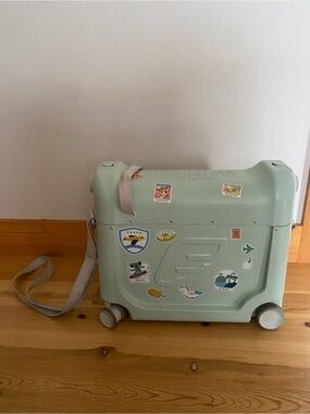 Stokke Jetkids Ride on Suitcase/Bedbox